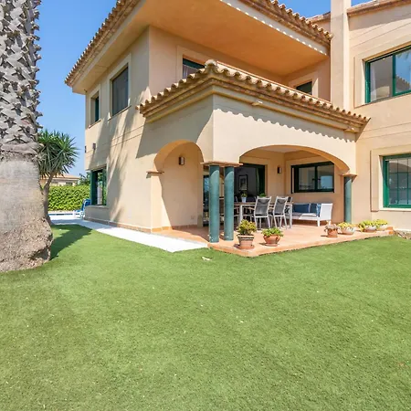 Casa De Lujo En Primera Linea: Piscina, A/a, Wi-fi, Barbacoa, Jardin, 50m De La Playa. - Es-89-113 Holiday home *
